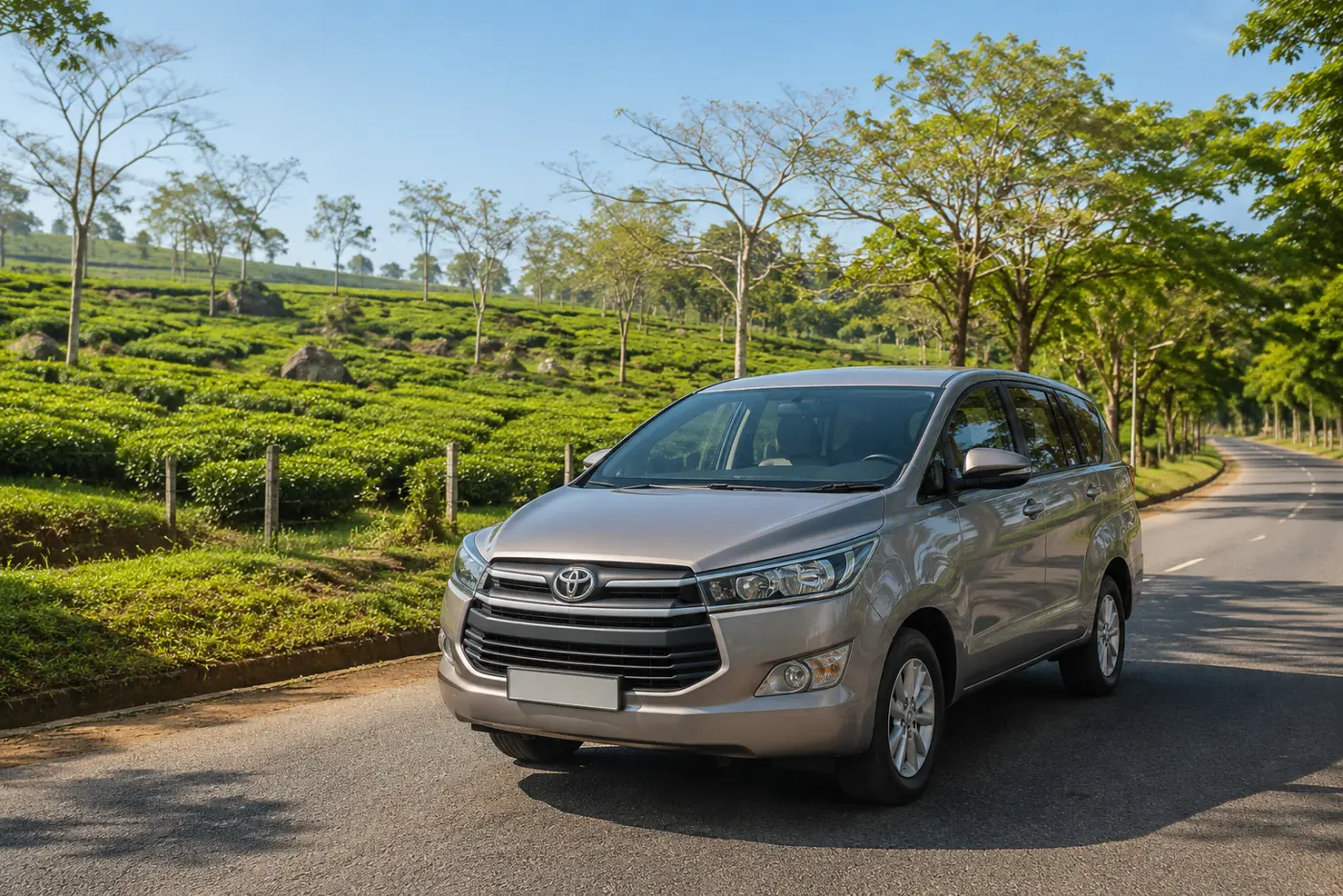 Toyota Innova chạy qua đồi chè vùng đồng quê
