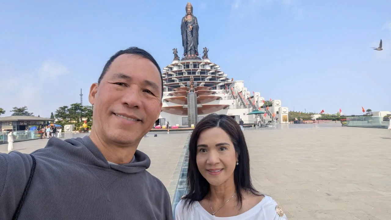 Khách hàng Tuấn Phương Car check-in tượng Phật Bà Tây Bổ Đà Sơn trên đỉnh Núi Bà Đen, Tây Ninh