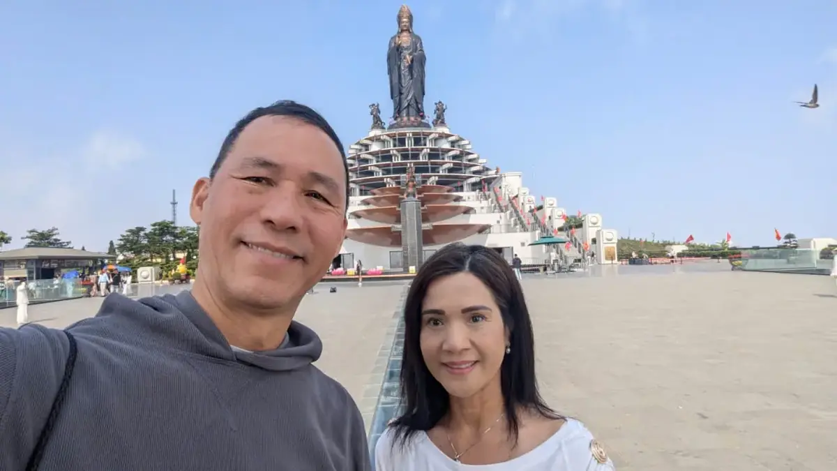 Khách hàng Tuấn Phương Car check-in tượng Phật Bà Tây Bổ Đà Sơn trên đỉnh Núi Bà Đen, Tây Ninh