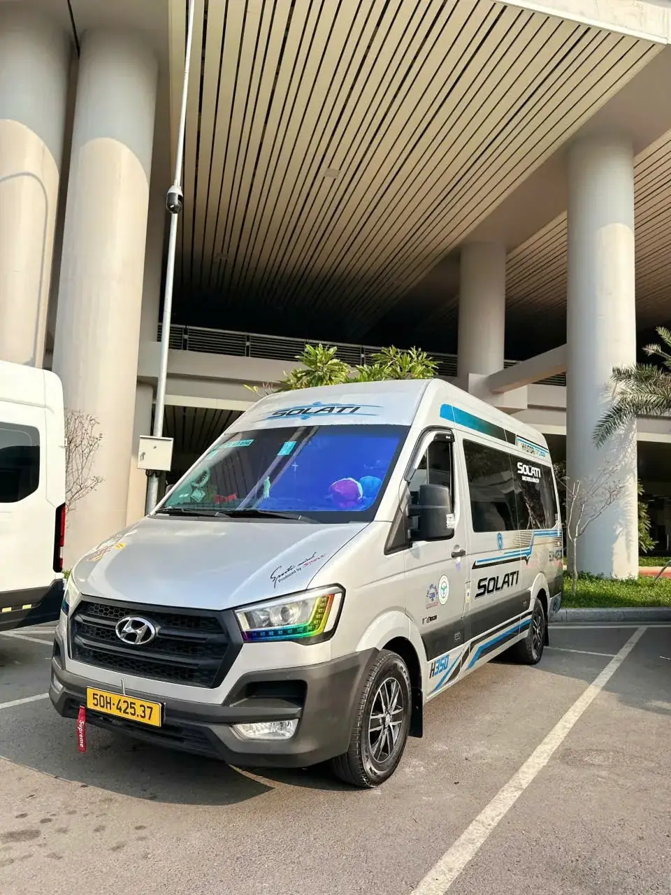 Thuê Hyundai Solati Limousine 9 chỗ đi Hồ Tràm từ TP.HCM