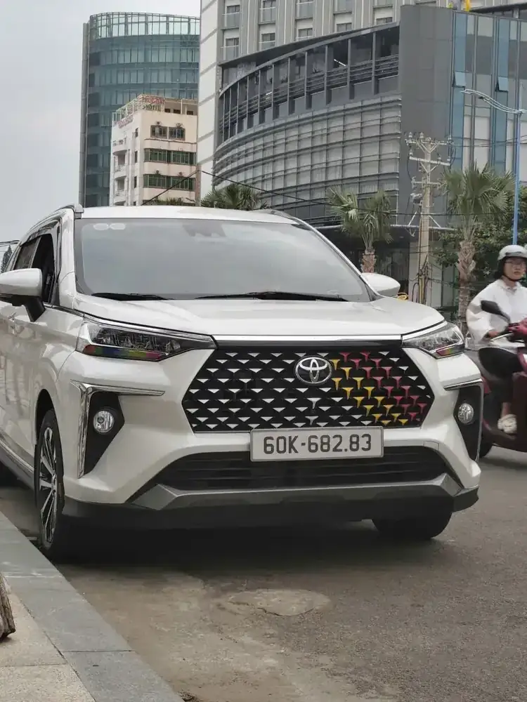 Toyota Veloz 7 chỗ màu trắng — Tuấn Phương Car